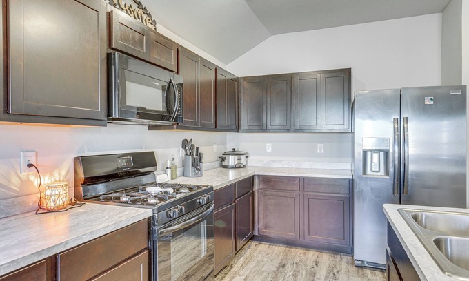 Yukon House | OKC Area Home: 22 Mi to Downtown