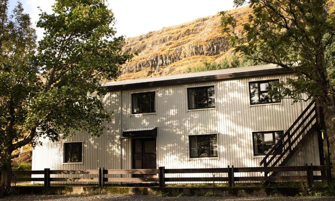 Hofn Bed & Breakfast | Old Cottage - Reynivellir II