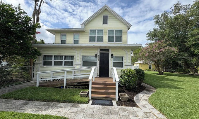 Eustis House | Old Florida Charm