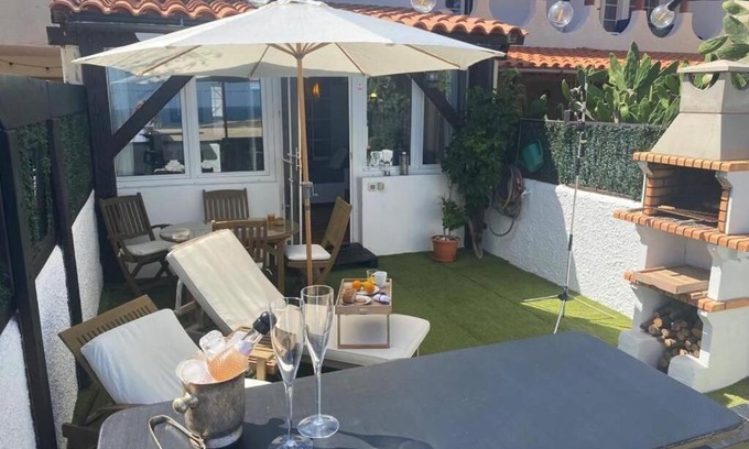 La Pared Apartment | Old King's beach house