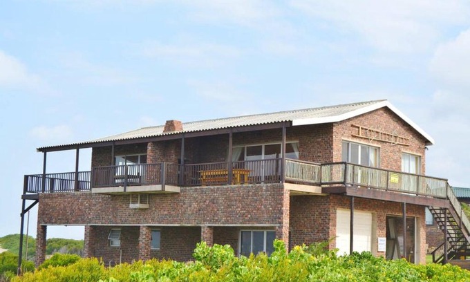 Oyster Bay House | Old Ladder