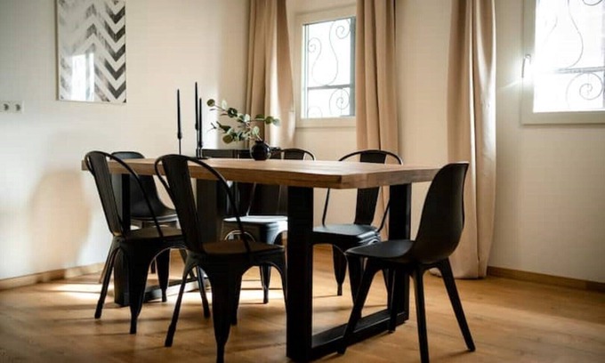 Dusseldorf Old Town Apartment | Old town apartment with 2 bathrooms