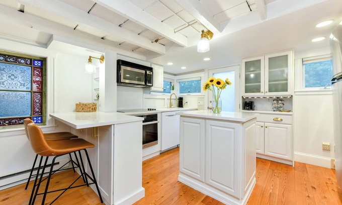 Marblehead Cottage | Old Town Cottage Near Crocker Park and the Marblehead Harbor. Includes Parking!
