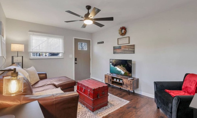 Franklin Park Apartment | Old Towne East - 1 BR Apt - Steps from E Market