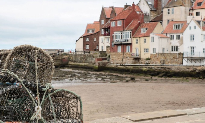 Whitby Cottage | OLTON HALL @ ENGINE SHED, family friendly in Whitby