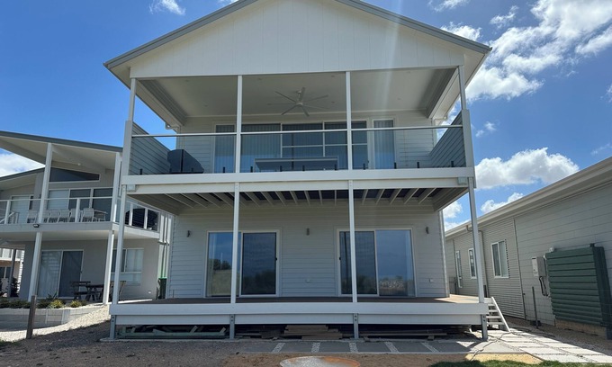 Yorke Peninsula House | On Point- 5 bedroom modern beachfront holiday home - Off peak special!