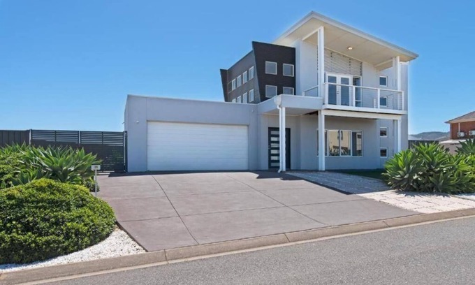 Sellicks Beach House | On Seascape - Entire Home Sellicks Beach