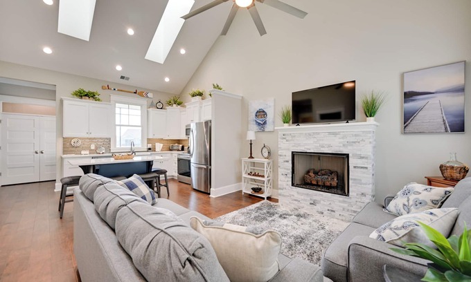 Greenwood Cottage | On-Site Lake w/Boat Ramp: Greenwood Retreat!