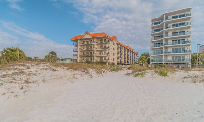 Belle Vista Condo | On The Beach! 2BR Condo