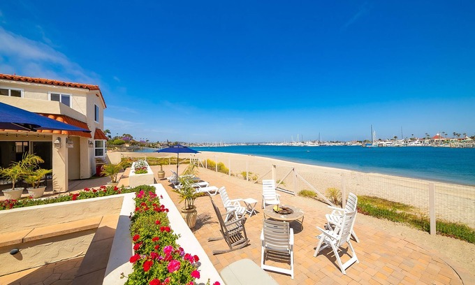 La Playa House | On The Beach Casita Book - beautiful Spanish 1 bedroom, with bay front access.