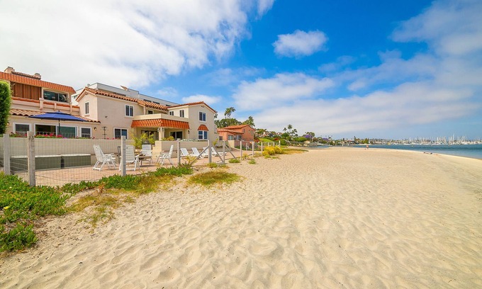 La Playa House | On The Beach Clubhouse - Bayfront with private beach access