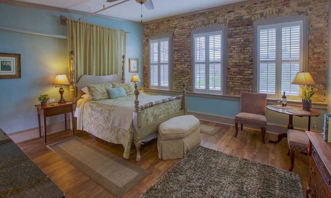 Charleston Historic District Apartment | ON THE MARKET - CHARMING STUDIO IN THE HEART OF HISTORIC DOWNTOWN!
