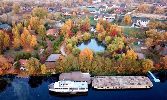 Lesniki Villa | On The River