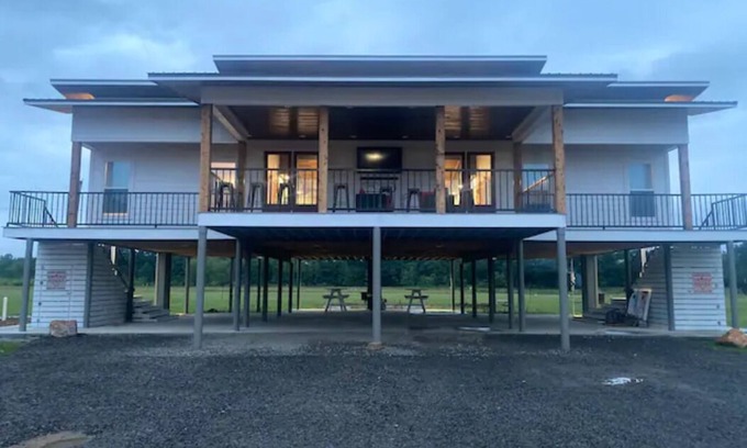 Glenwood Cabin | ON THE ROCKS is the place to be! A new spacious cabin & fully stocked!