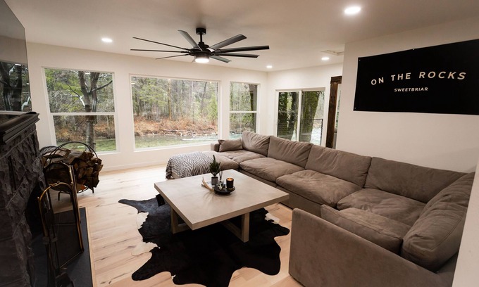 Castella House | On The Rocks - Riverfront Home Sweetbriar, CA