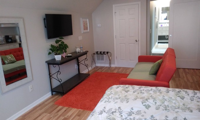 Mount Pleasant Apartment | One Bedroom And Nice Walk In Shower Close To The Beach Close To Isle