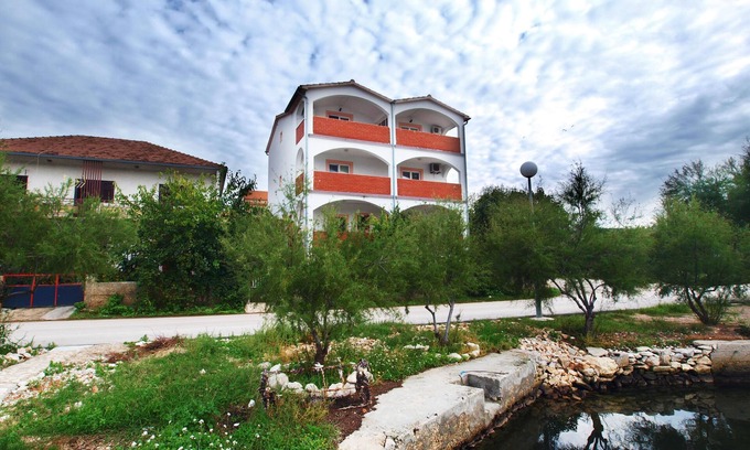 Jadrtovac Apartment | One bedroom Apartment Bajan A2 near the beach