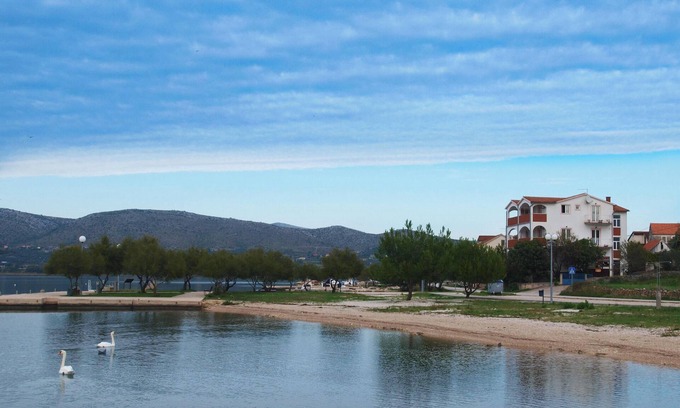 Jadrtovac Apartment | One bedroom Apartment Bajan A4 near the sea