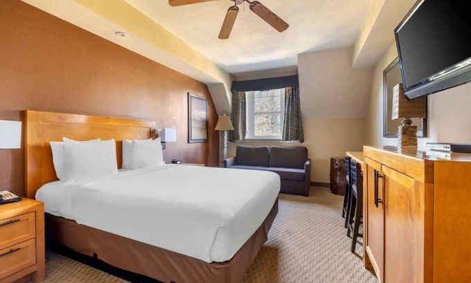 Tahoe Meadows Resort | ONE BEDROOM LAKE VIEW@Hilton Vacation Club Lake Tahoe Resort Sout