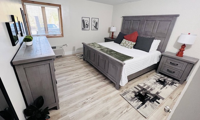 Clear Lake Condo | One Bedroom Lake Retreat, two pools, hot tub, and more!