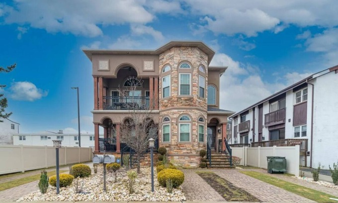 Margate City Condo | One block to the beach! Central to Margate restaurant/shopping