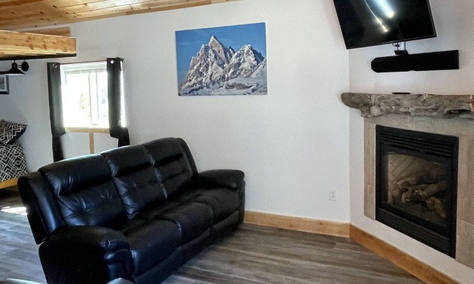 Parker Cottage | One of a kind “Cedar Shack”