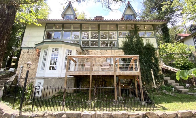 Branson Cottage | One of a Kind Mountain Top Cottage!