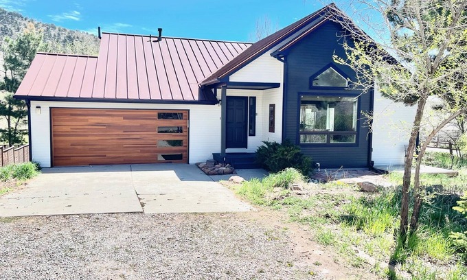 Lyons House | One of the nicest house rentals available in Lyons, Colorado