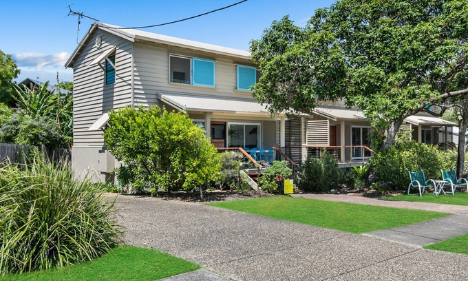 Point Lookout House | One of three townhouses overlooking Deadmans Beach and walking distance.