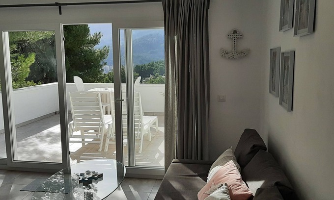 Soller Apartment | One room loft, amazing mountain views, air con, WiFi