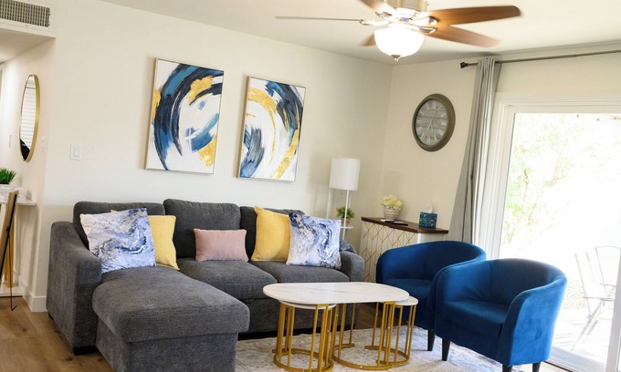 Charleston Preservation House | One Story home 3 Beds 2 Bath, Kid Friendly, 12 Min Strip, 5 min Fremont St