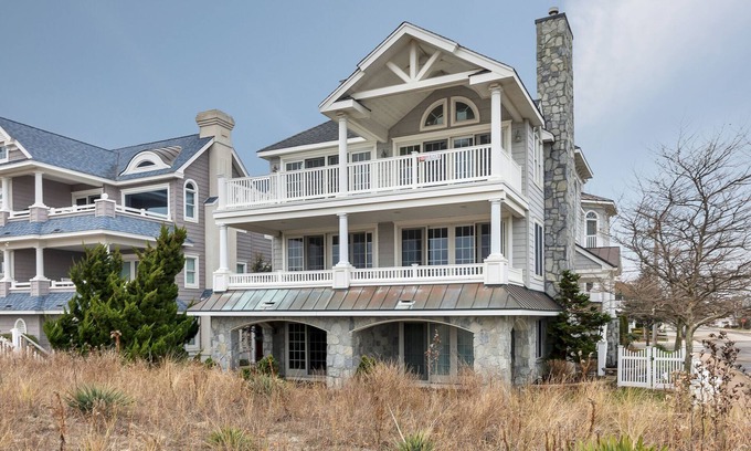 Gold Coast House | ONLY if you like PERFECT!