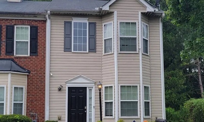 Riverdale House | Only minutes from downtown Atlanta/Renovated Townhome