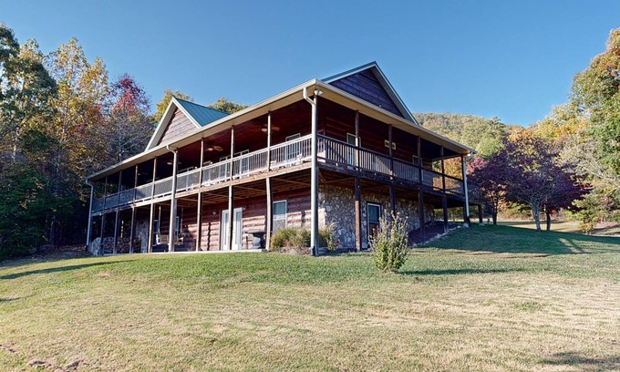 Tallassee Cabin | Open Concept 4 Bedroom Log Home with Awesome Mountain Views - SEE VIDEO TOUR