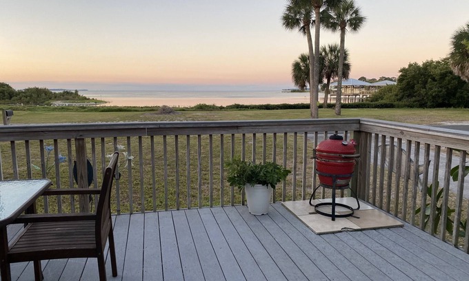 Cedar Key Cottage | Open Gulf, Private Ramp & Dock, ground floor, large deck, awesome views, nature