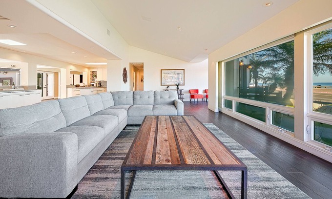 Sunset Cliffs House | Open, ocean-view home with central AC, grill, upscale kitchen & large patio