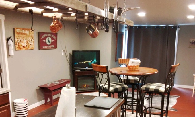 Edgar Apartment | Open Spaces, Dog and Horse friendly.