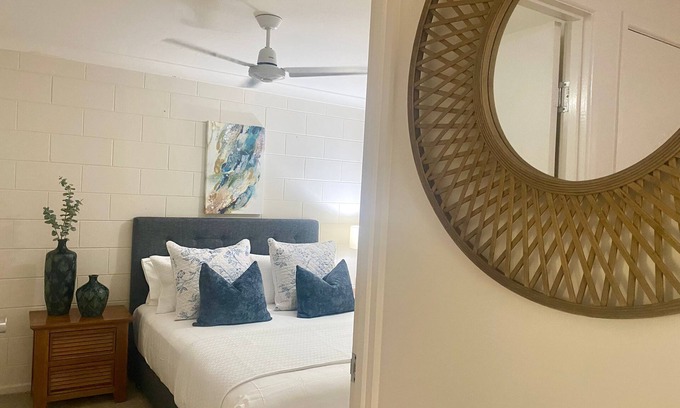 Hyde Park House | Opposite the Mater Hospital on Oxford!