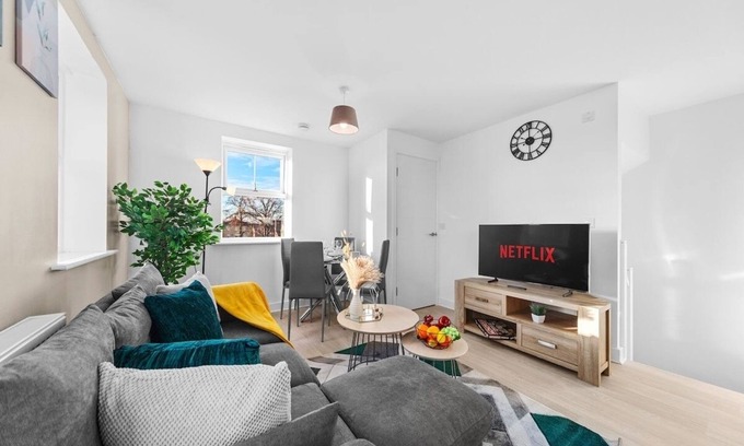 Whitkirk House | Opulent 2BR/2BA House with FREE Parking