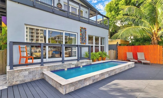 Hendricks and Venice Isles Apartment | Orange Dream in the Sky