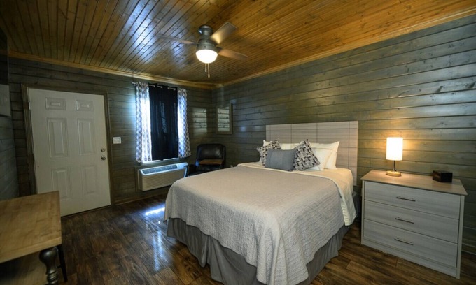 Lake Village Condo | Orchard Oasis with High-Speed Internet/Smart TV!