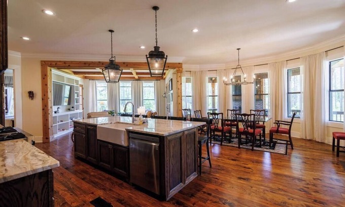 Thomasville House | Orchard Pines - 4 Bed, 3.5 Bath Private Thomasville Retreat on Pond + Kayaks