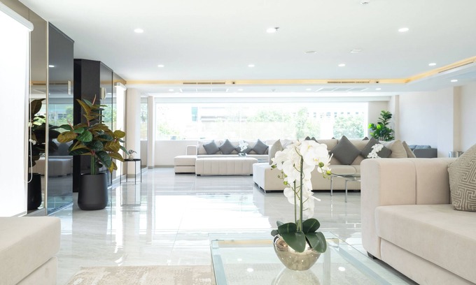Racha Thewa Hotel | Oriole Residence