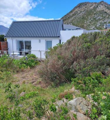 Pringle Bay Apartment | Otter Cottage in Pringle Bay