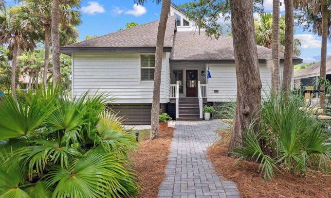 Deer Lake House | Our Fripp Getaway, 6-Seat Golf Cart Included, Pets Considered, Neighborhood Pool, 239 Deerfield Court