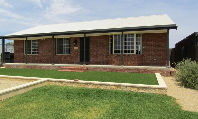 Tiddy Widdy Beach House | Our Little Beach - FREE WIFI - Off Peak Special!