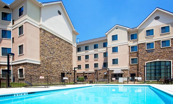 Durham Apartment | Outdoor Pool + Free Breakfast + Free Wi-Fi | Close to UNC Chapel Hill University