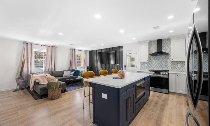 Snellville House | Outdoor Projector, Arcade, Fire Pit, 2 Living Rooms, Fire Pit, and more!