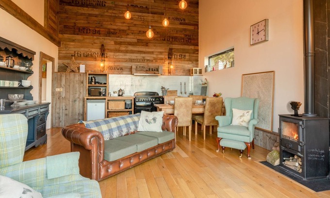 Westbrook Court Cottage | Outshot Barn - sleeps 4 guests in 2 bedrooms, Hay-on-Wye