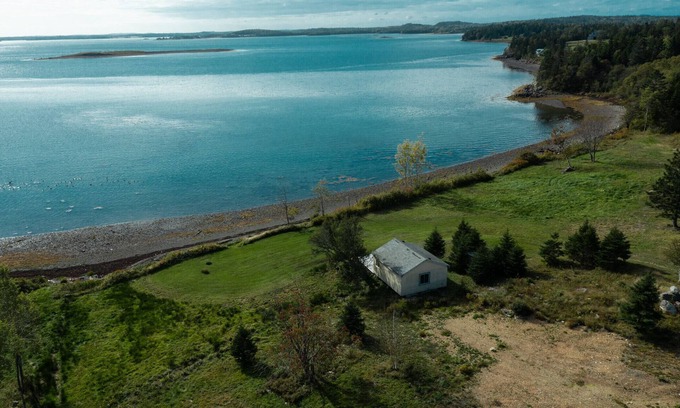 Eastport Cabin | Overlooking the Cobscook bay at Rossport by the Sea!